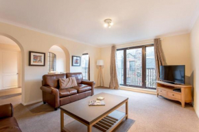 JOIVY Historic City Centre Apt with Free Secure Parking - No SUVs